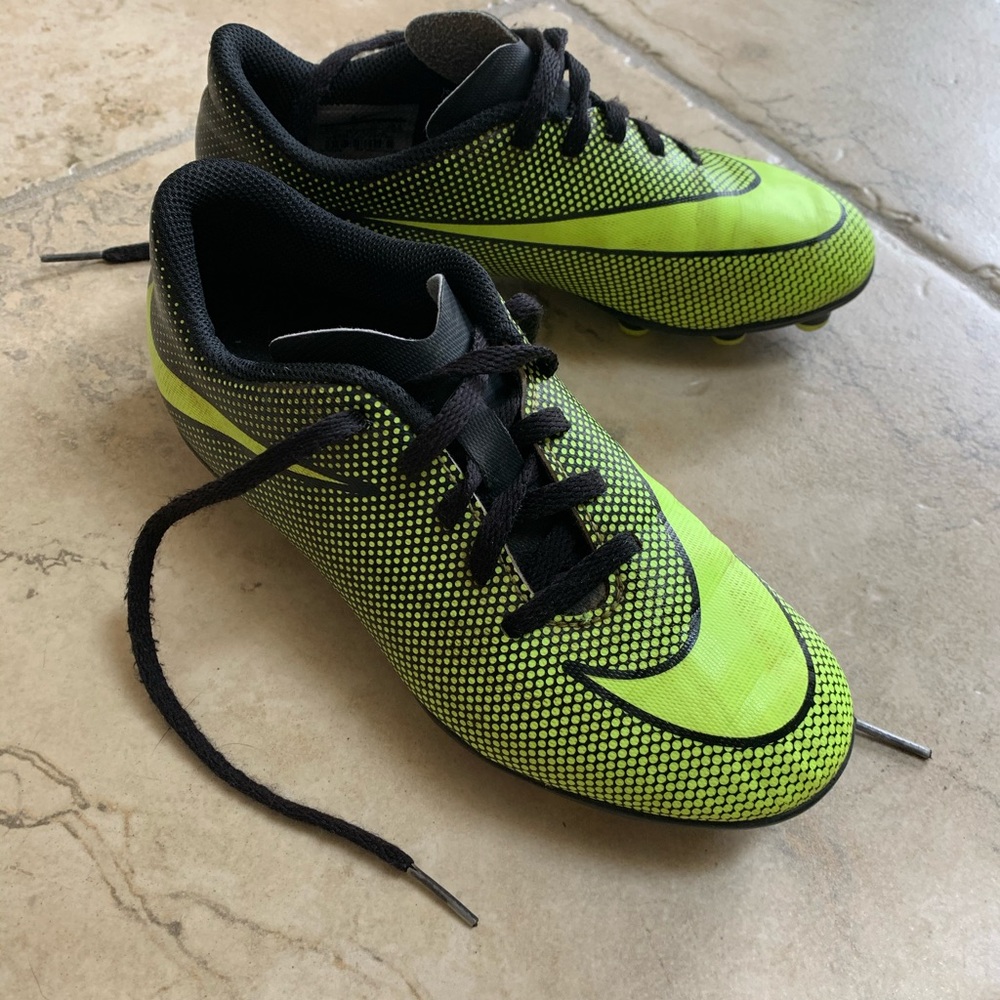 Kids soccer cleats